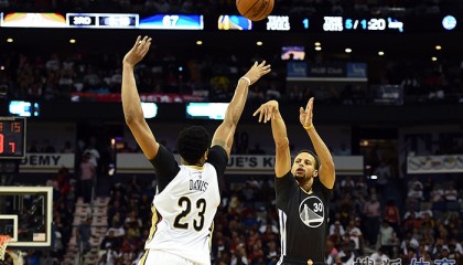  库里单节爆砍21分勇士大胜鹈鹕显王者风范