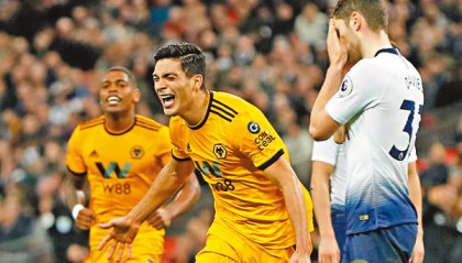  热刺主场不敌狼队，洛里告别战惨遭绝杀  