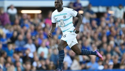  切尔西新帅首秀失利，布莱顿爆冷登顶积分榜  