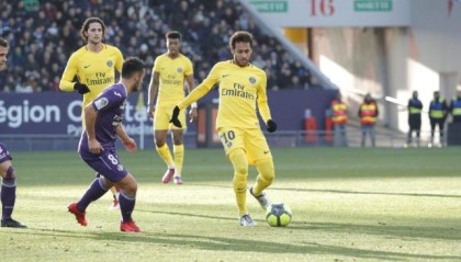  昂热锋线组合默契十足，连续破门领跑法甲射手榜