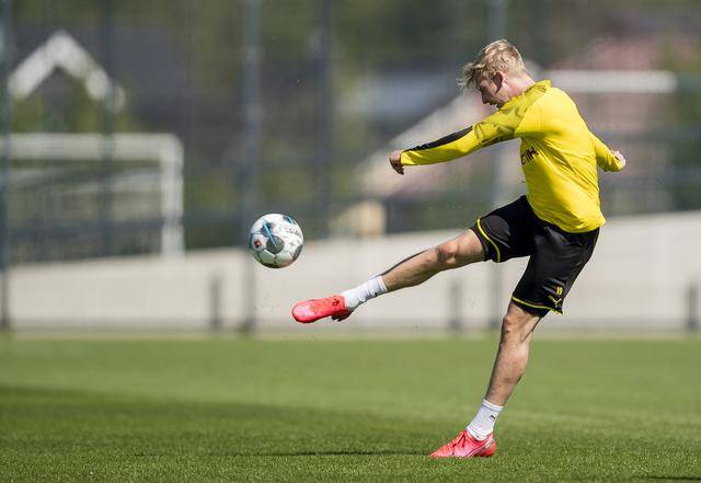  沙尔克04触底反弹，德甲老牌球队重燃希望之火  